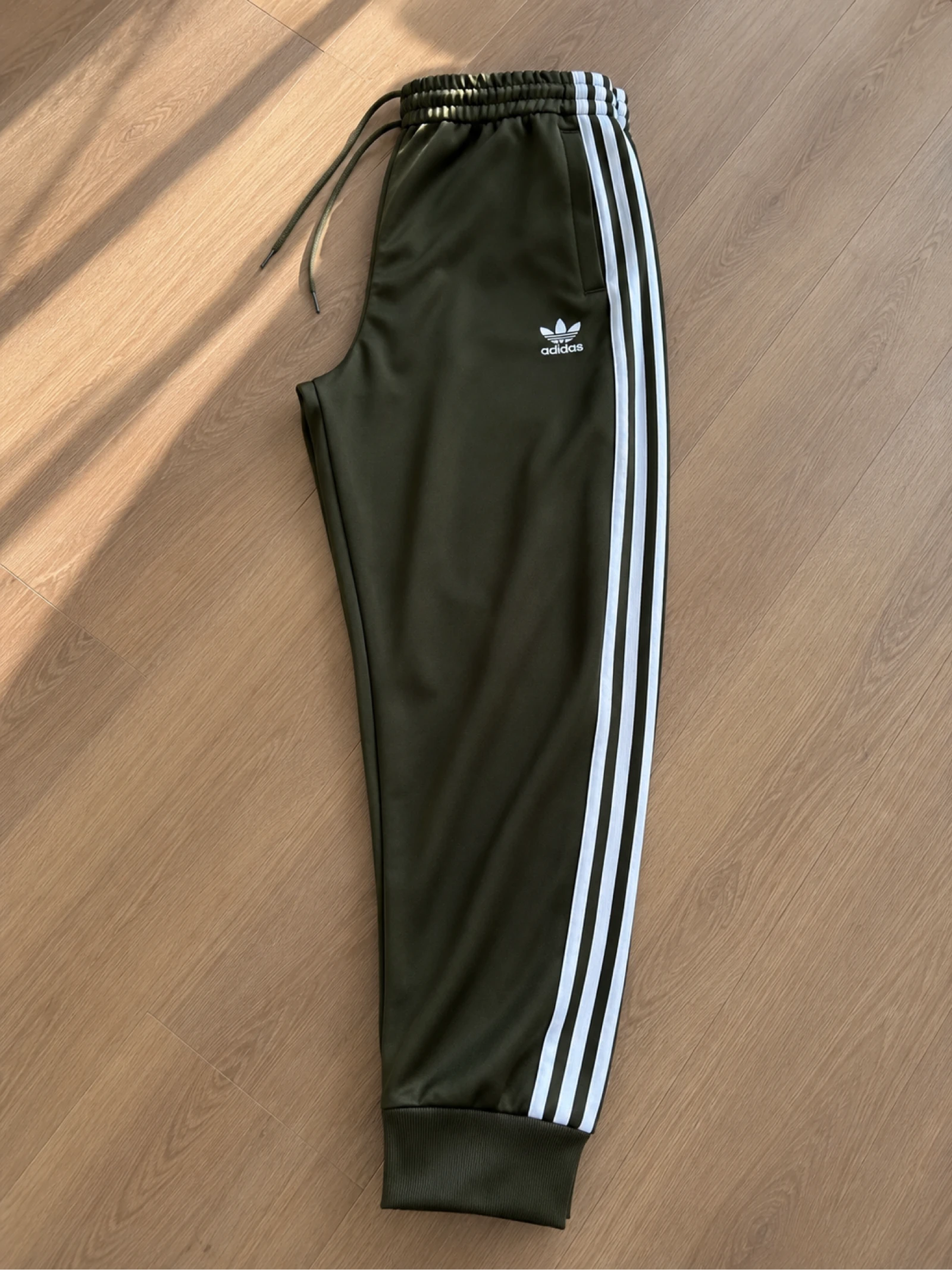 Ensemble Adidas Originals kaki XS – Très bon état  – photo 3